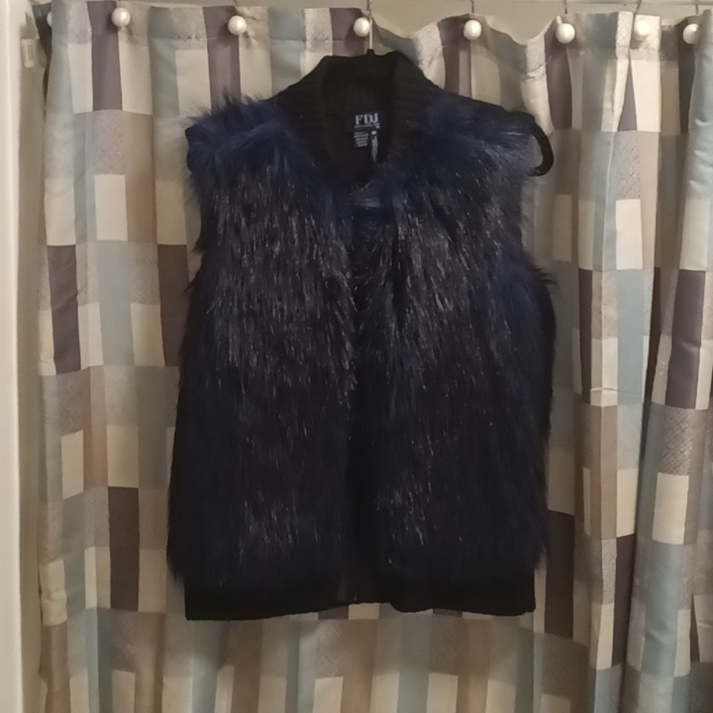 FINAL PRICE FDJ (FRENCH DRESSING JEANS) acrylic blend black/navy faux fur vest M